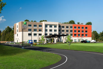 Holiday Inn Express & Suites Queensbury