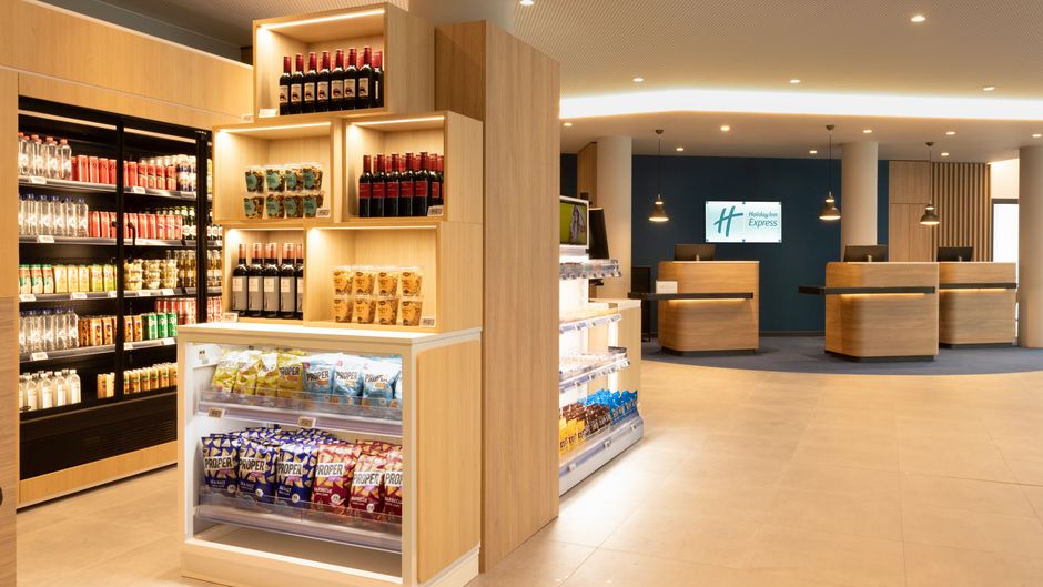 Holiday Inn Express Airport Lobby