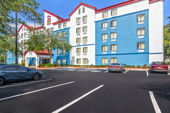 Red Roof Plus+ Jacksonville Southpoint