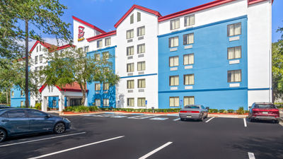 Red Roof Plus+ Jacksonville Southpoint