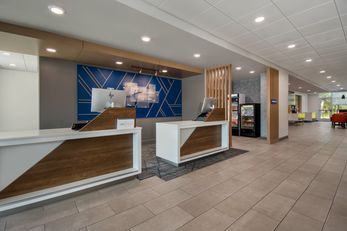 Holiday Inn Express & Suites Grand Haven