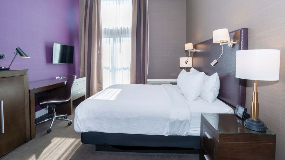 Sandman Signature Kamloops Hotel Room
