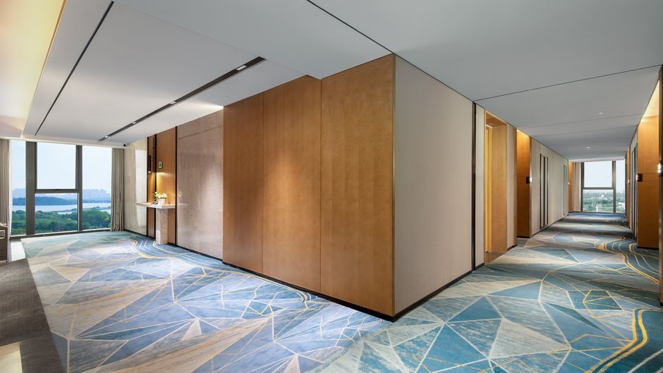 Holiday Inn Wuhan Houguan Lake Lobby