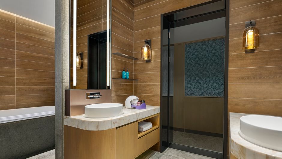 Crowne Plaza Snow World Room