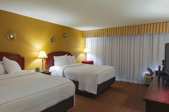 MCM Elegante Hotel & Suites