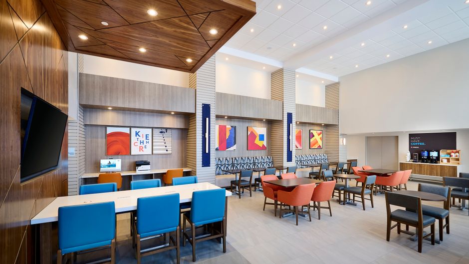 Holiday Inn Express & Suites Southeast Lobby