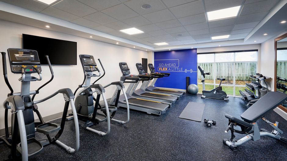 Holiday Inn Express & Suites Southeast Health Club