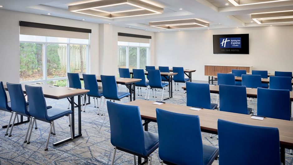 Holiday Inn Express & Suites Southeast Meeting