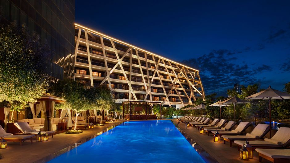 The Abu Dhabi EDITION Pool