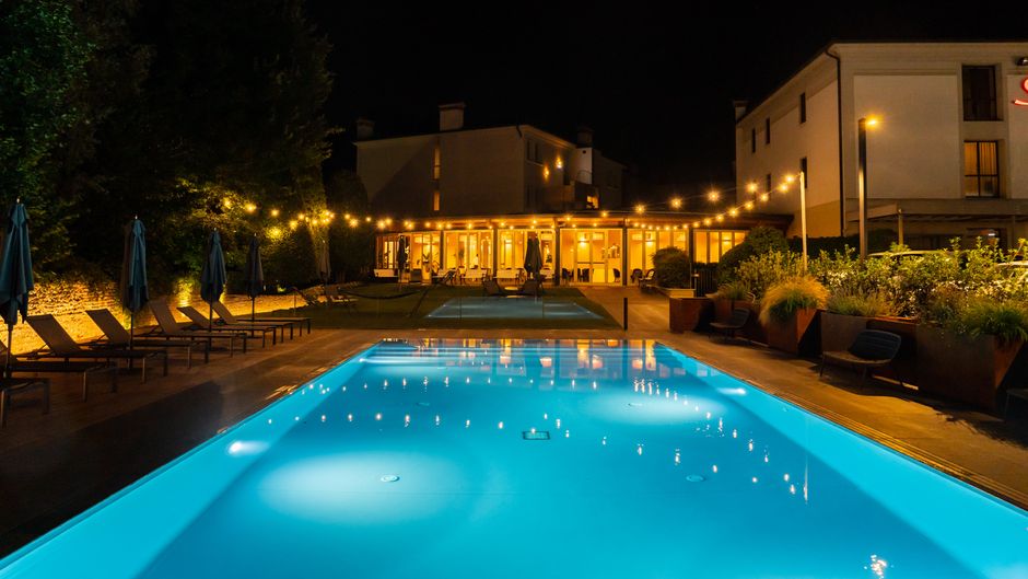 Sweet Hotel Pool