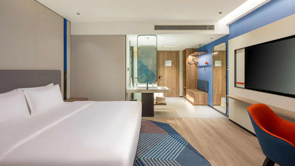 Holiday Inn Exp Longmen Room