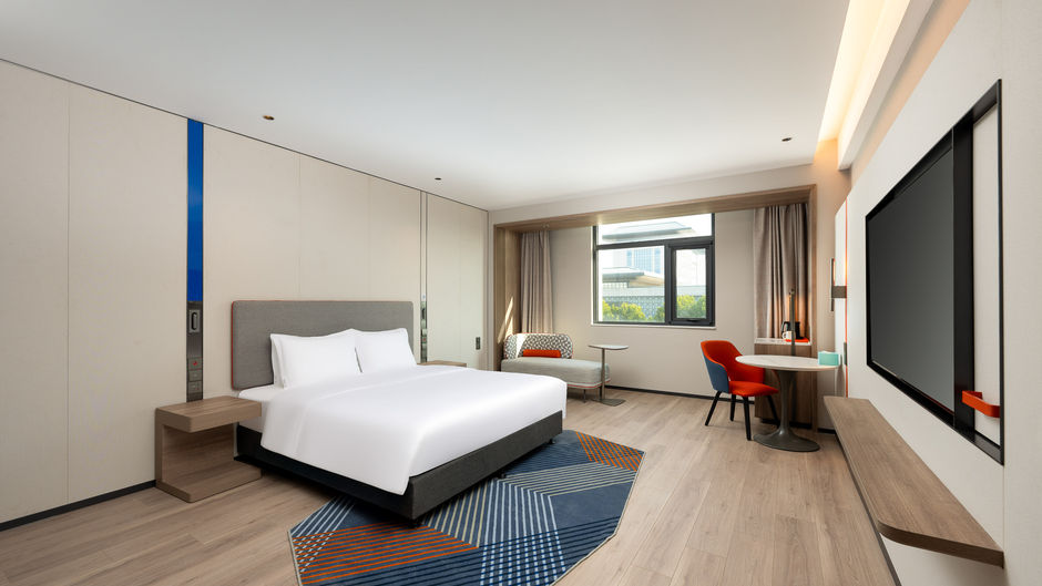 Holiday Inn Exp Longmen Room