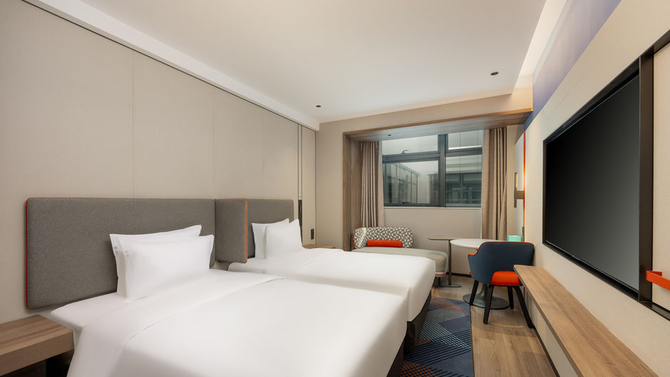 Holiday Inn Exp Longmen Room