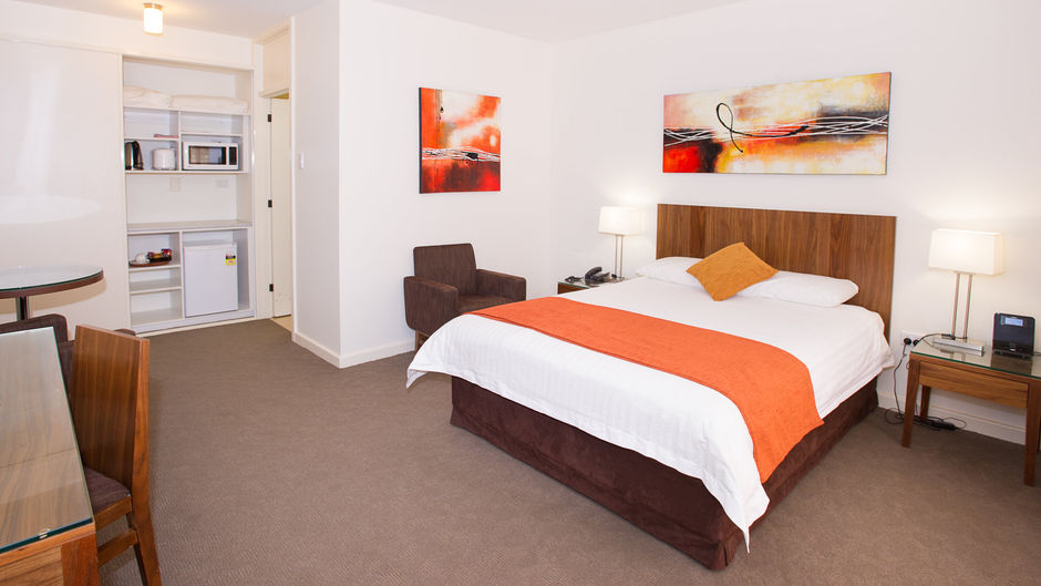 Standpipe Golf Motor Inn Room