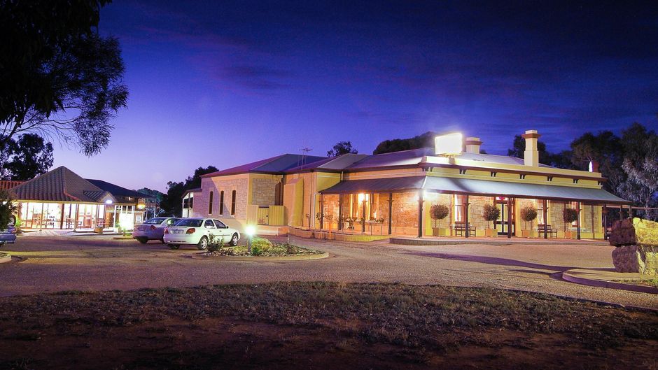Standpipe Golf Motor Inn Exterior