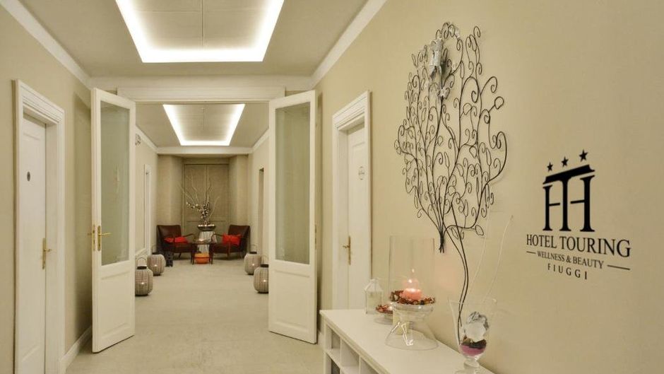 Hotel Touring Wellness & Beauty Lobby