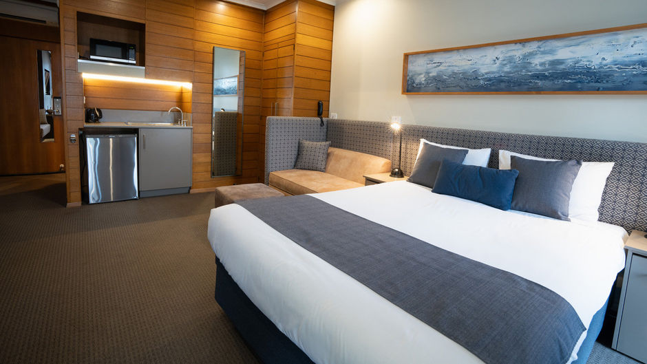 Sovereign Park Motor Inn Room