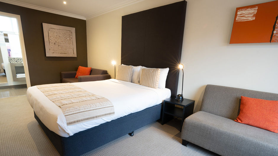 Sovereign Park Motor Inn Room