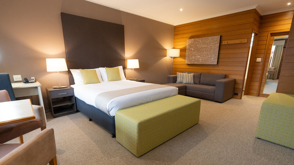 Sovereign Park Motor Inn Room
