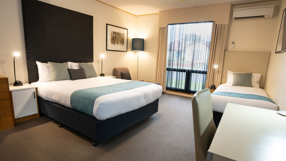 Sovereign Park Motor Inn Room