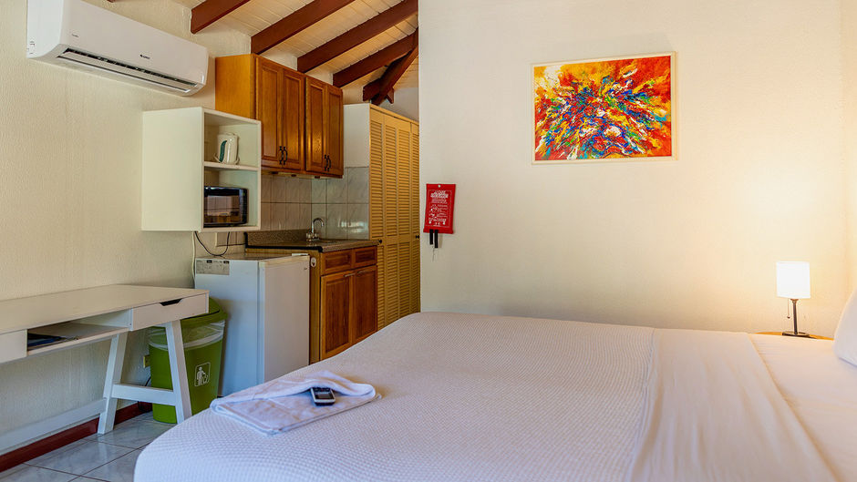voco Surfside Aruba Room