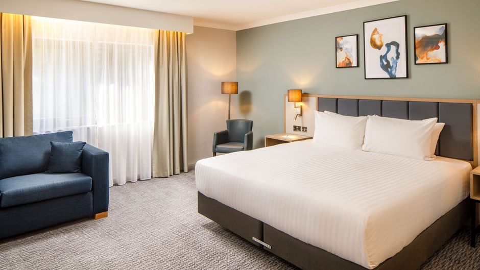 Delta Hotels Milton Keynes Suite