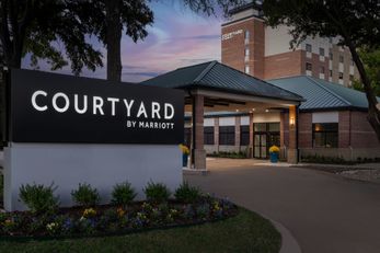 Courtyard by Marriott Addison Quorum