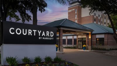 Courtyard by Marriott Addison Quorum
