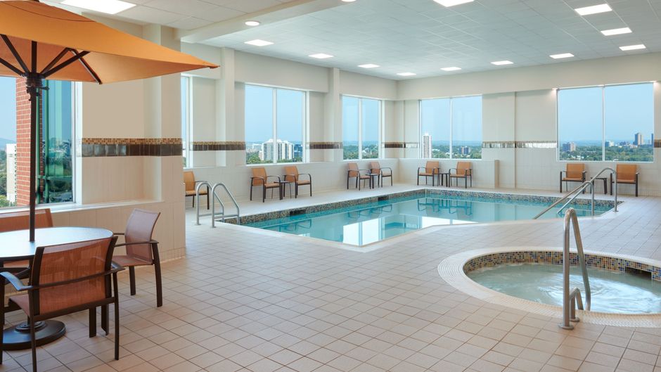 Courtyard Ottawa East Pool