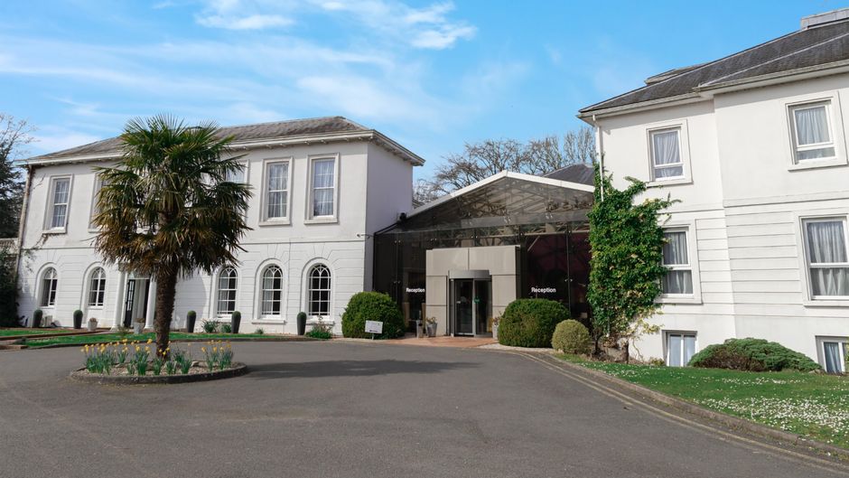 Manor of Groves Hotel Exterior