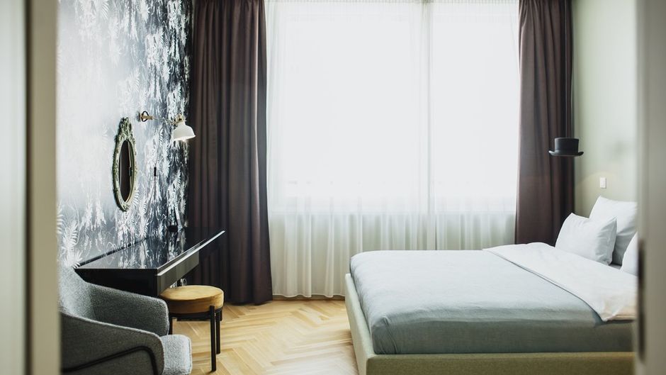 The Circus Apartments Room