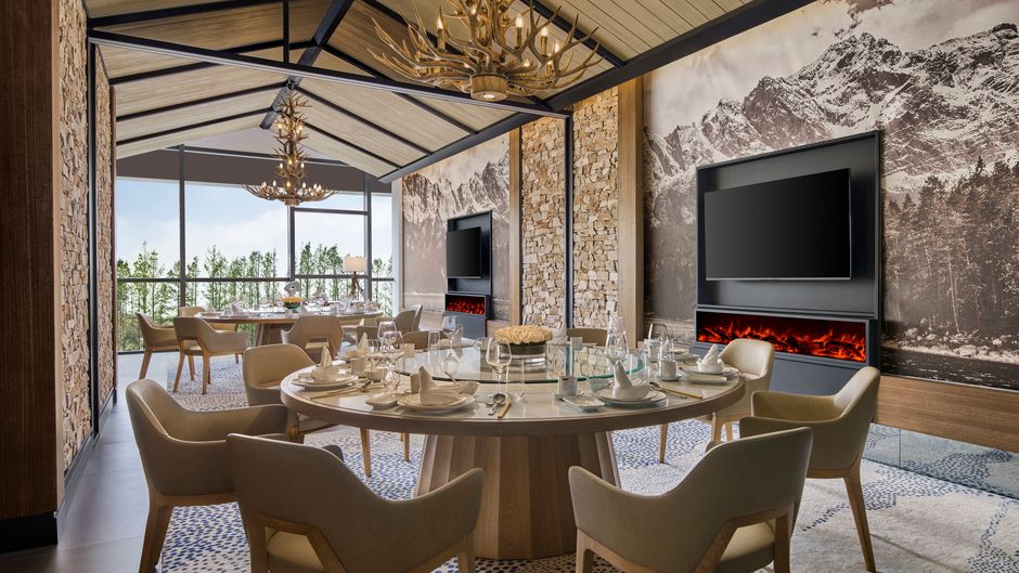 Crowne Plaza Snow World Restaurant