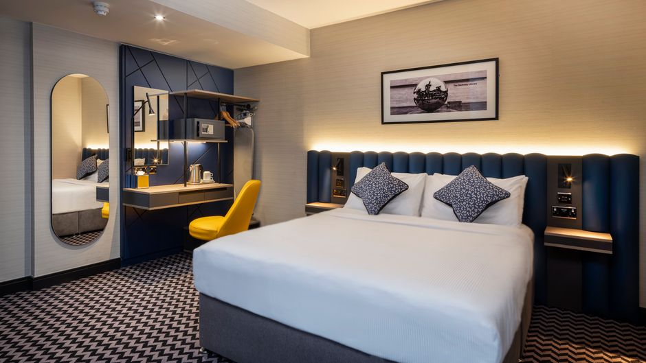 Academy Plaza Hotel Room