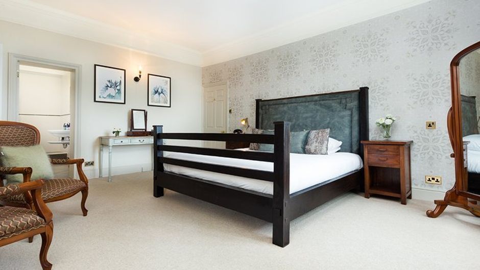 Stanton Manor Hotel & Gallery Restaurant Room