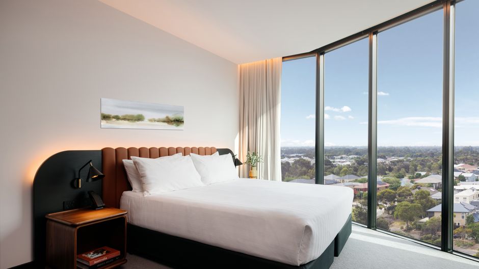 Crowne Plaza Adelaide Mawson Lakes Suite