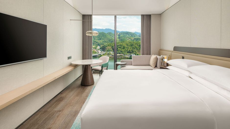 Lishui Marriott Hotel Room