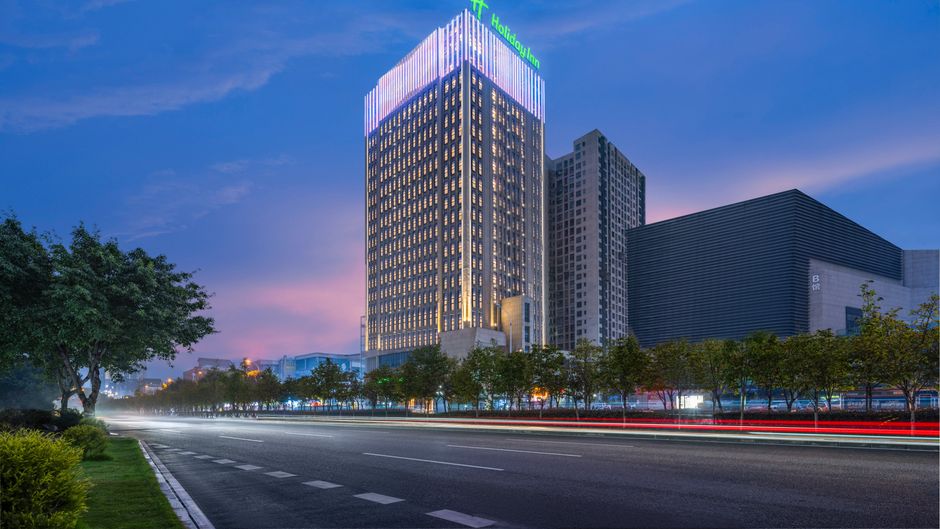 Holiday Inn Shuangfu Exterior