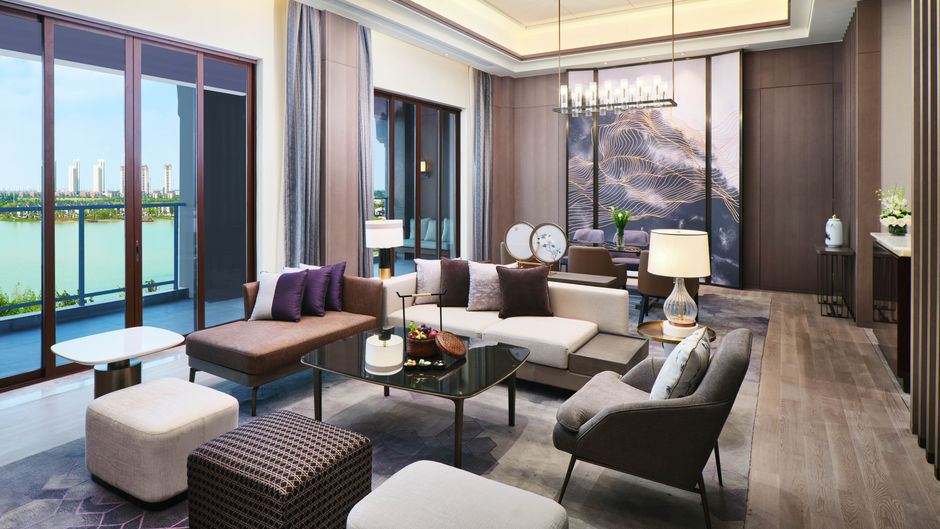 Crowne Plaza Lake View Suite