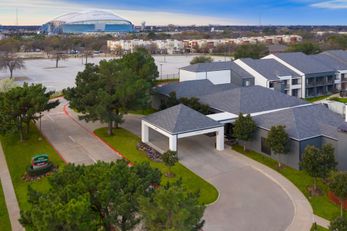 Courtyard Dallas Arlington/Entertainment