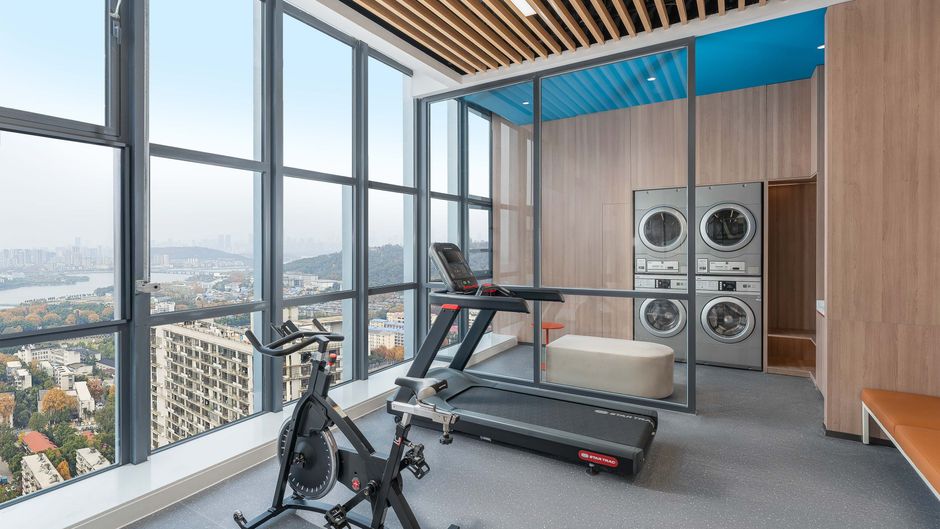 Holiday Inn Exp East Lake Health Club