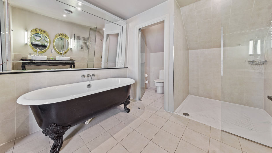 Harte & Garter Hotel & Spa Room