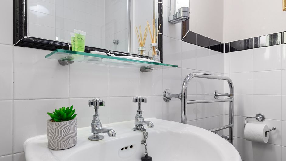Harte & Garter Hotel & Spa Room