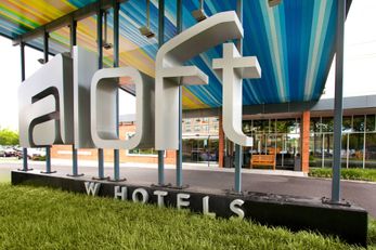 aloft Philadelphia Airport