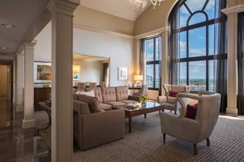 Renaissance Austin Hotel