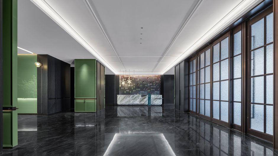 Holiday Inn Shuangfu Exterior