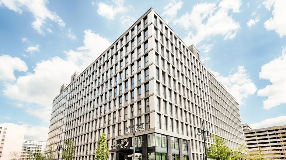Premier Inn Alexanderplatz Exterior