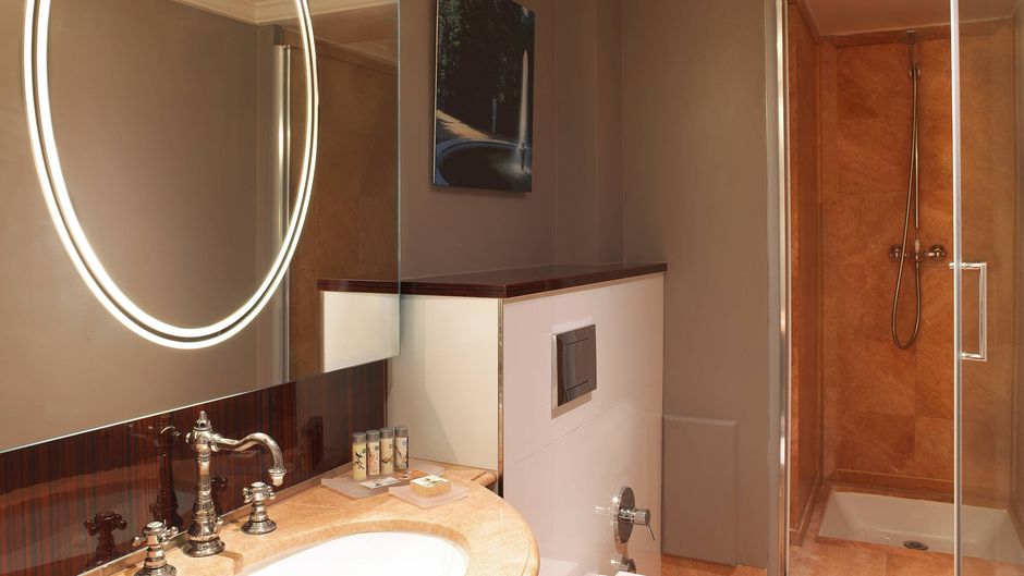 Renaissance Paris Nobel Tour Eiffel Hotel Room