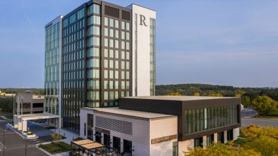 Renaissance Milwaukee West Hotel