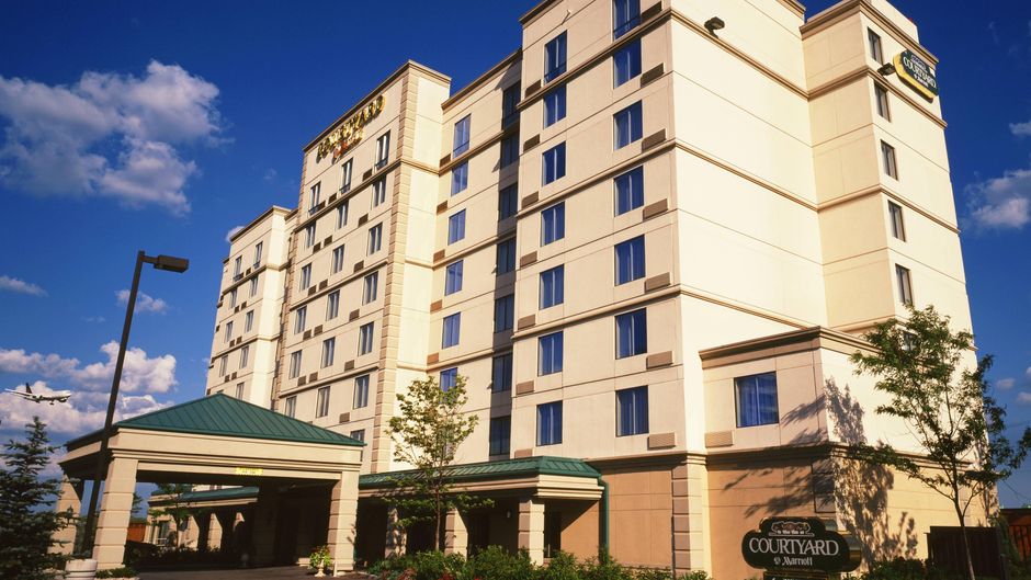 Courtyard by Marriott Toronto Airport Exterior