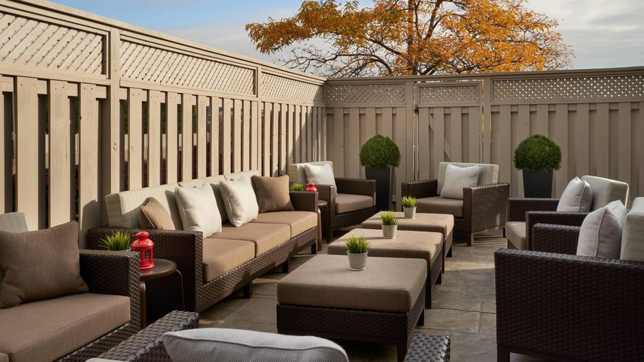Courtyard by Marriott Toronto Airport Exterior